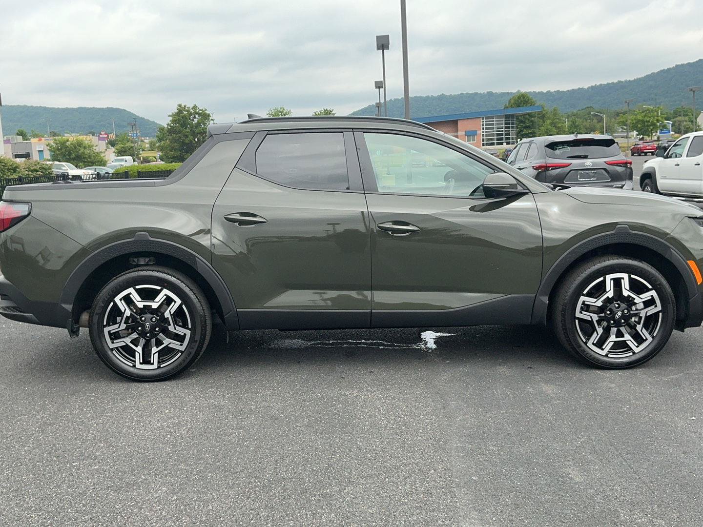 Certified 2025 Hyundai Santa Cruz Limited AWD/4WD image 4