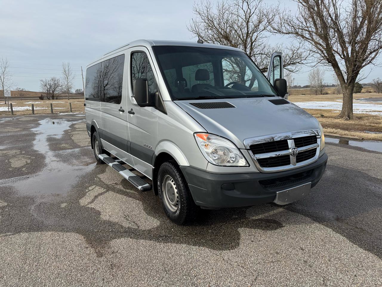 Used 2007 Dodge Sprinter 2500 w/ Cooling Group image 10