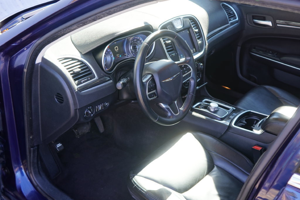 Used 2017 Chrysler 300 Limited w/ Value Package RWD image 11