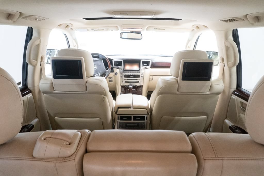Used 2015 Lexus LX 570 4WD w/ Luxury Package image 28