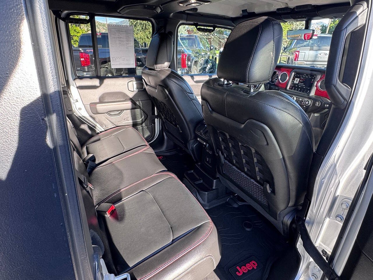 Used 2023 Jeep Wrangler Unlimited Rubicon w/ Cold Weather Group AWD/4WD image 23