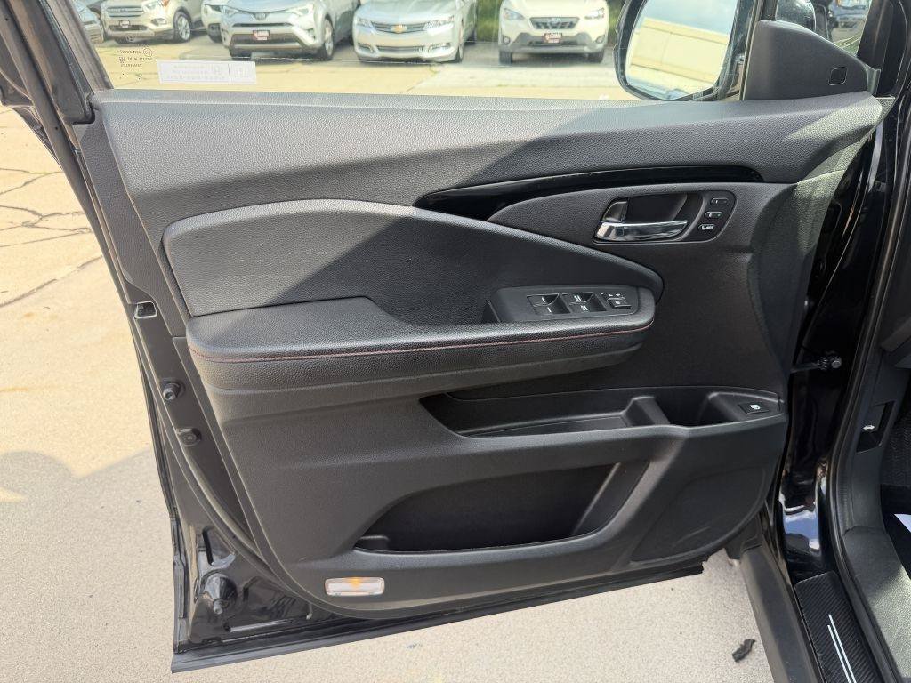 Used 2022 Honda Ridgeline Black Edition image 9