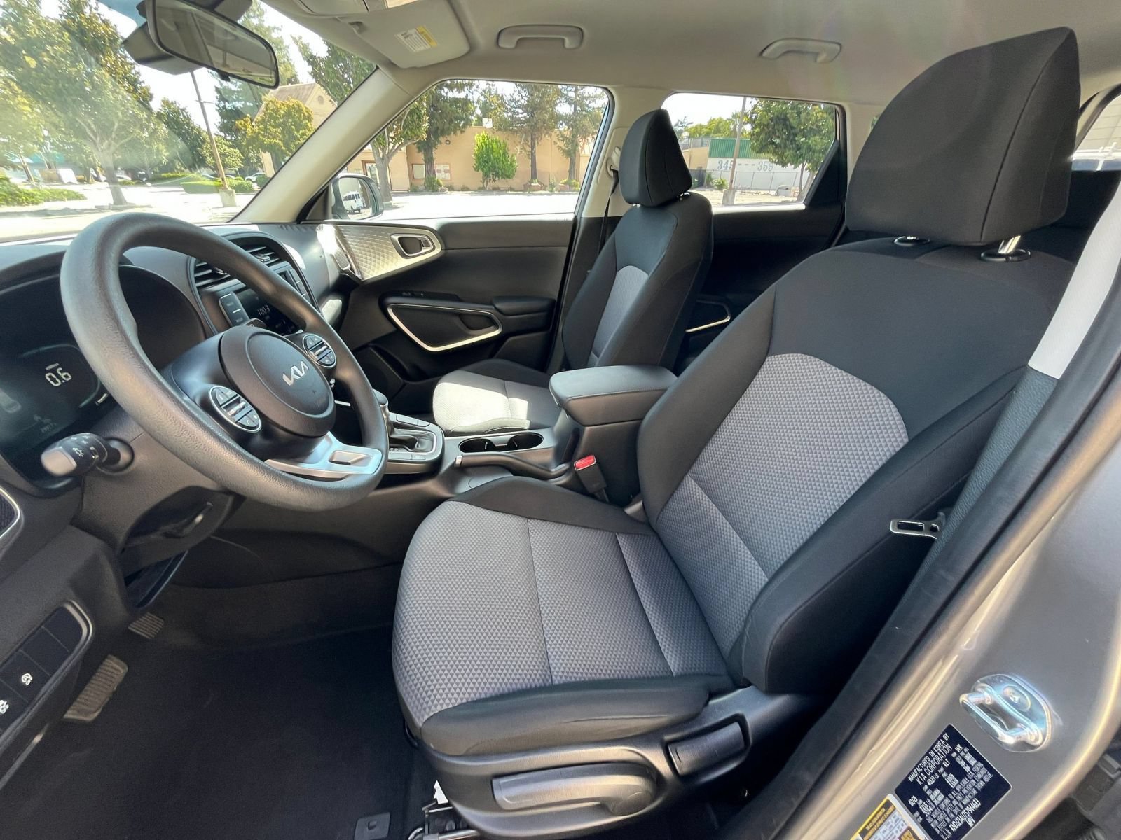 Used 2025 Kia Soul LX w/ LX Technology Package FWD image 24