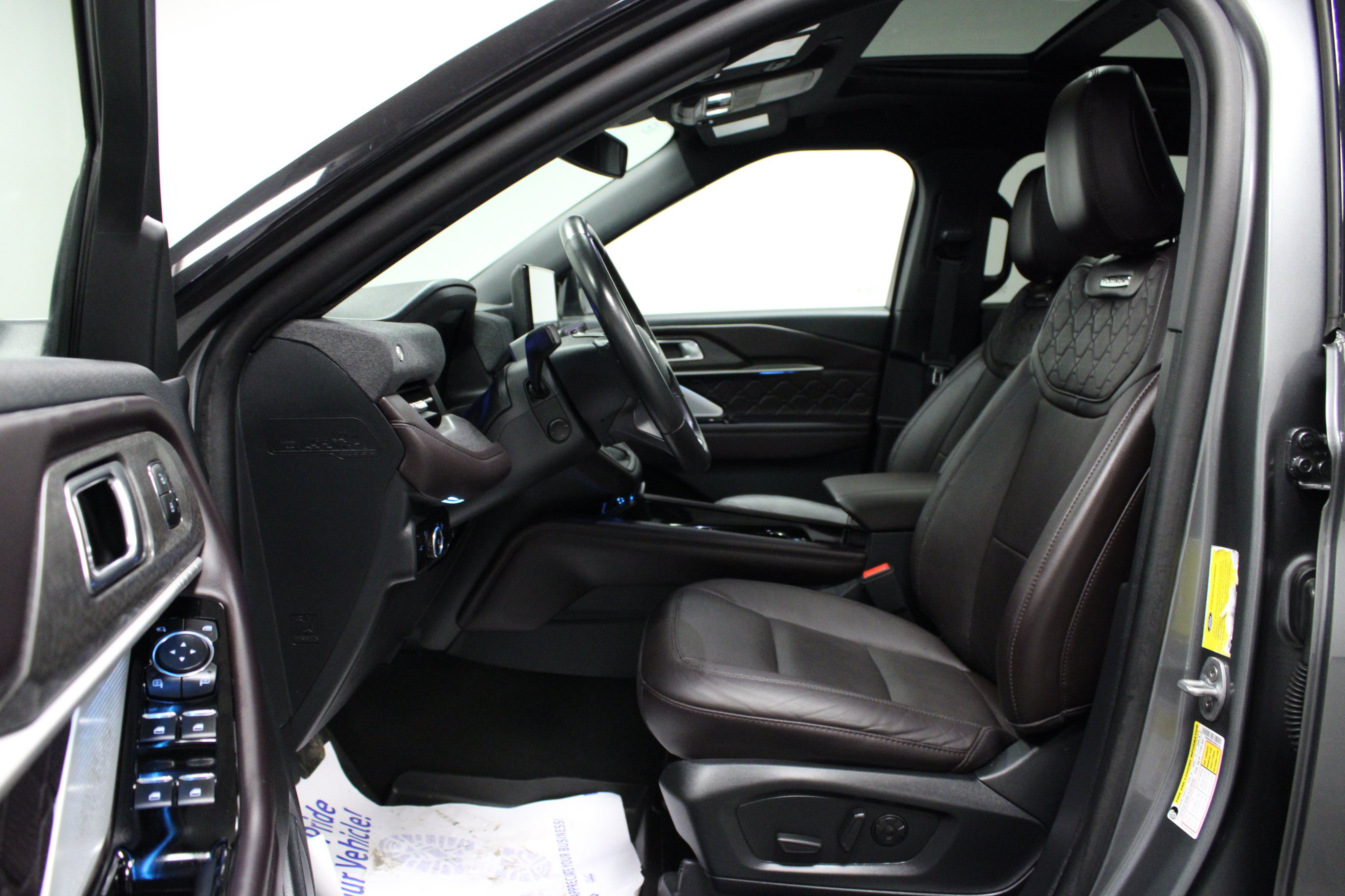 Used 2025 Ford Explorer Platinum w/ Ultimate Package AWD/4WD image 12