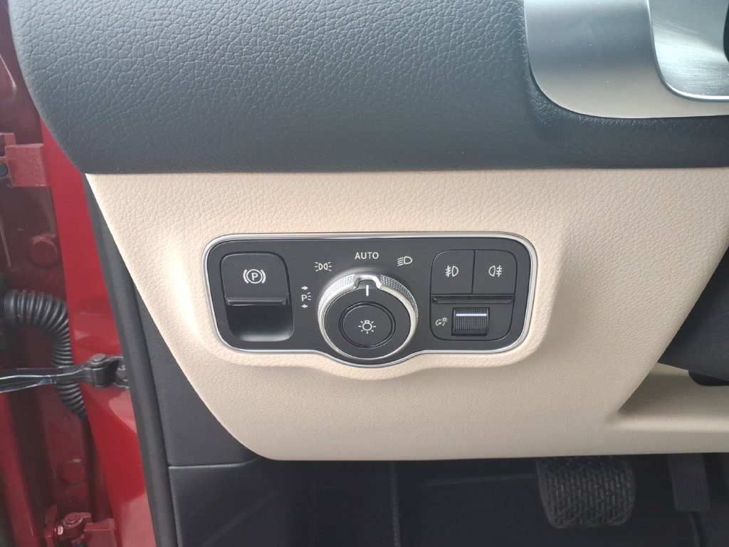 New 2026 Mercedes-Benz GLB 250 4MATIC image 17