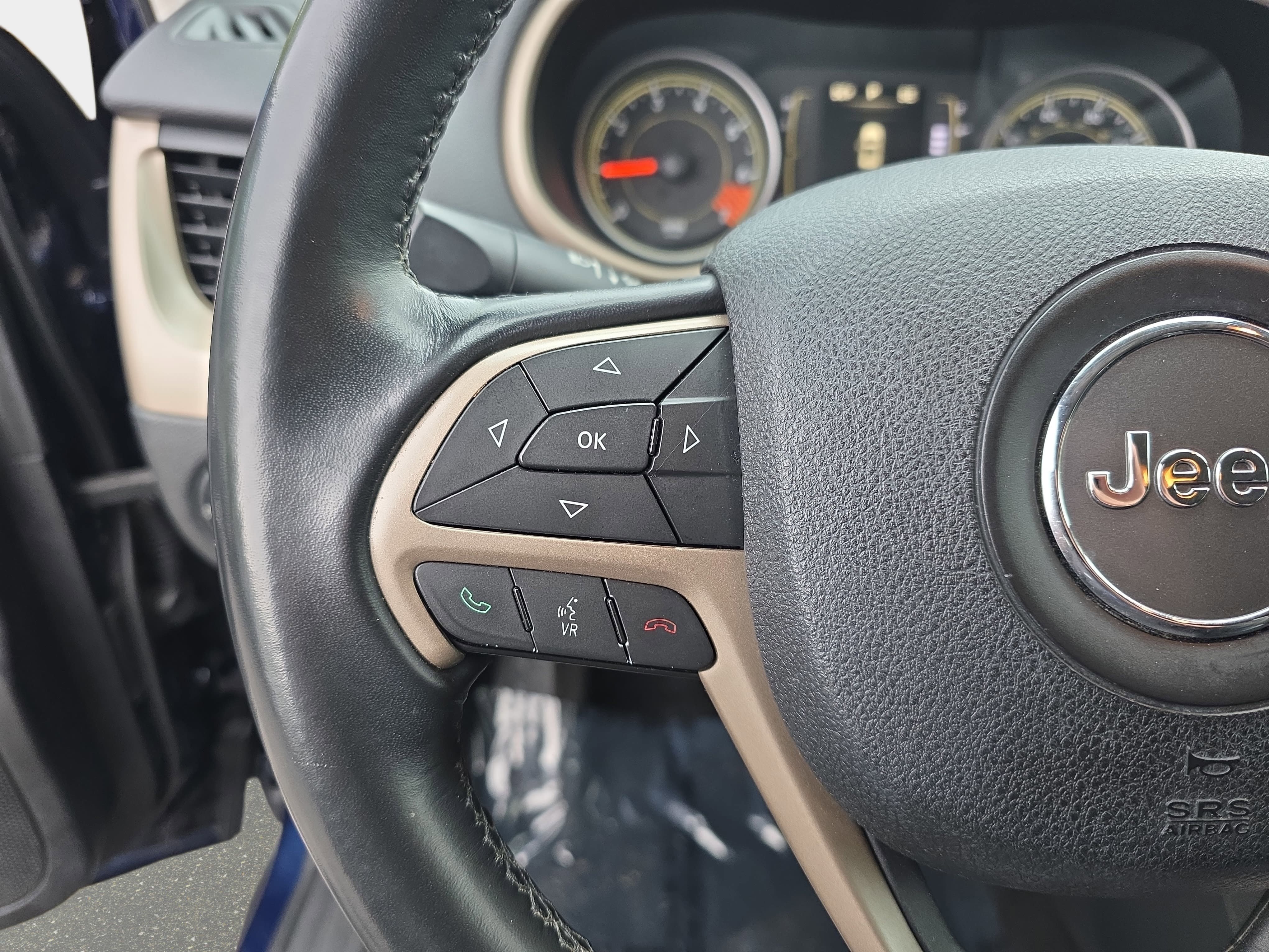 Used 2015 Jeep Cherokee Sport FWD image 14