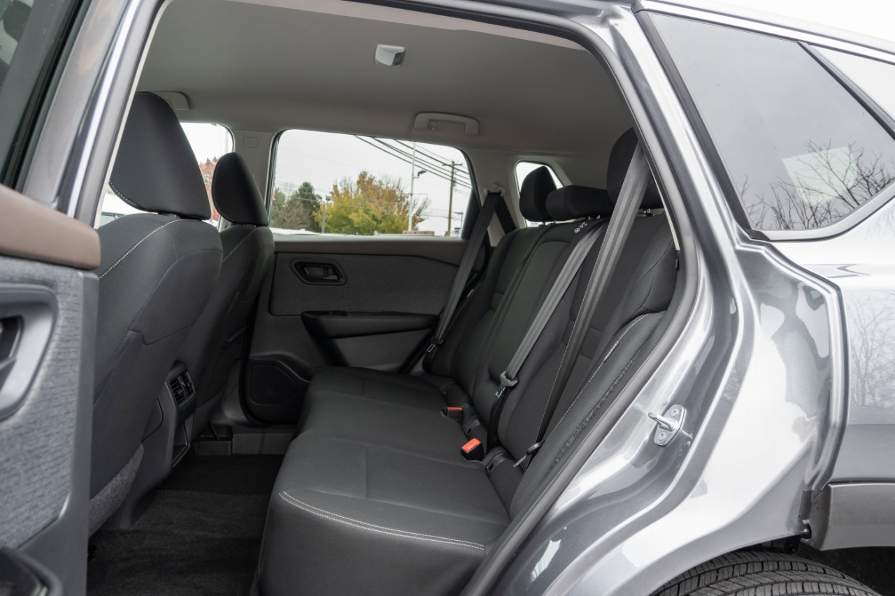 Used 2023 Nissan Rogue S image 16