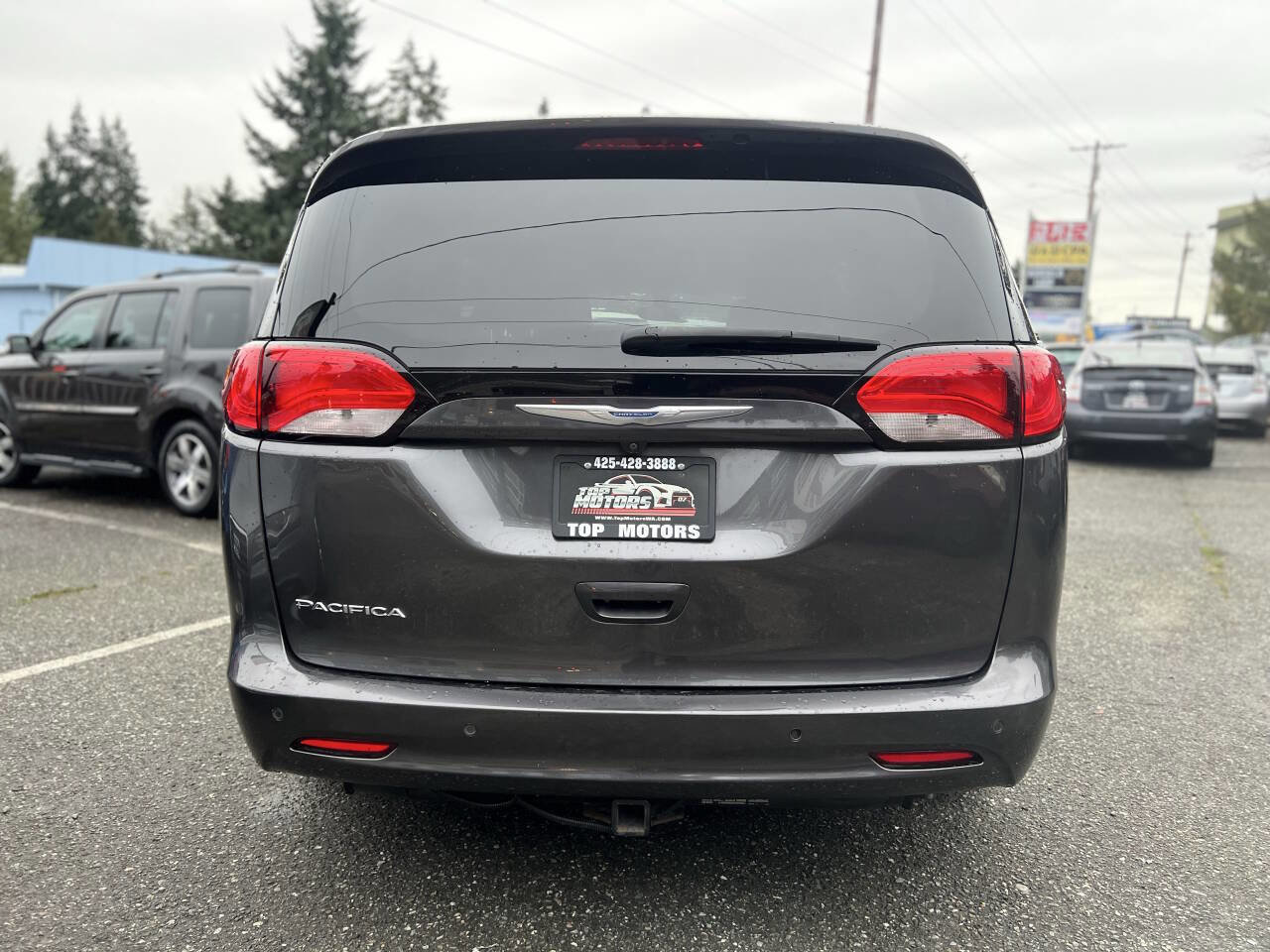 Used 2017 Chrysler Pacifica Touring image 6
