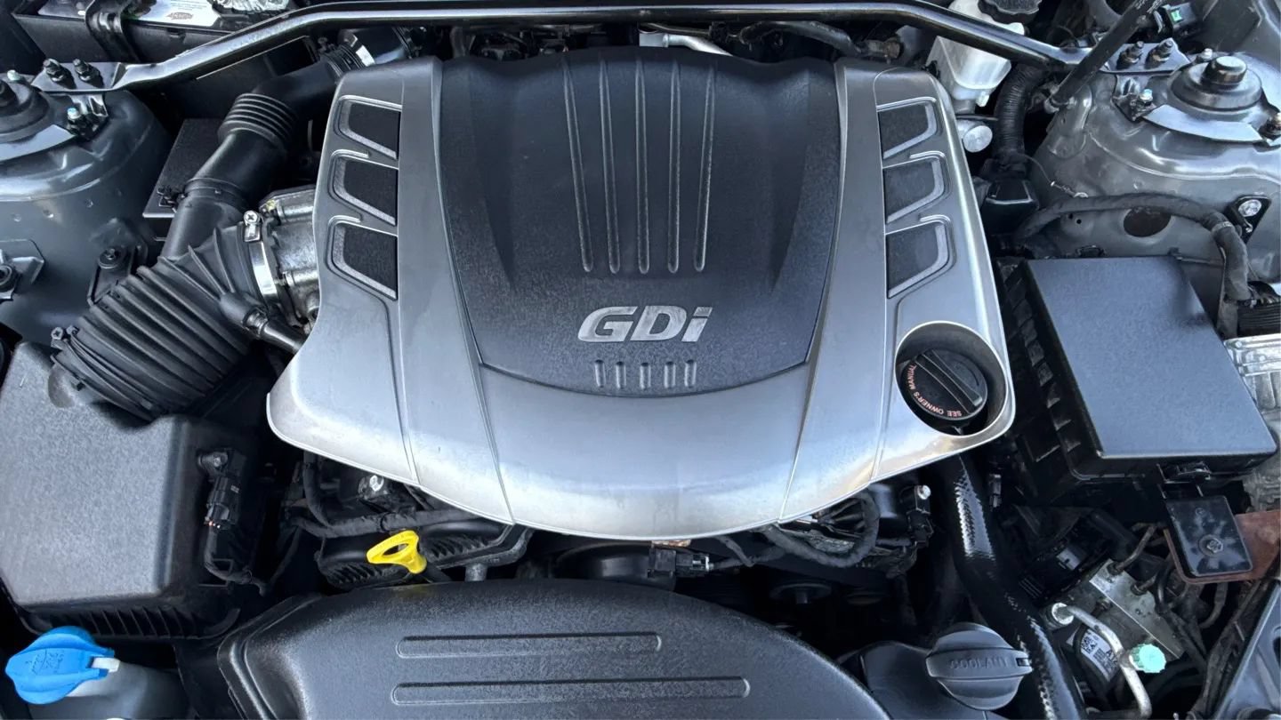 Used 2013 Hyundai Genesis 3.8 RWD image 9