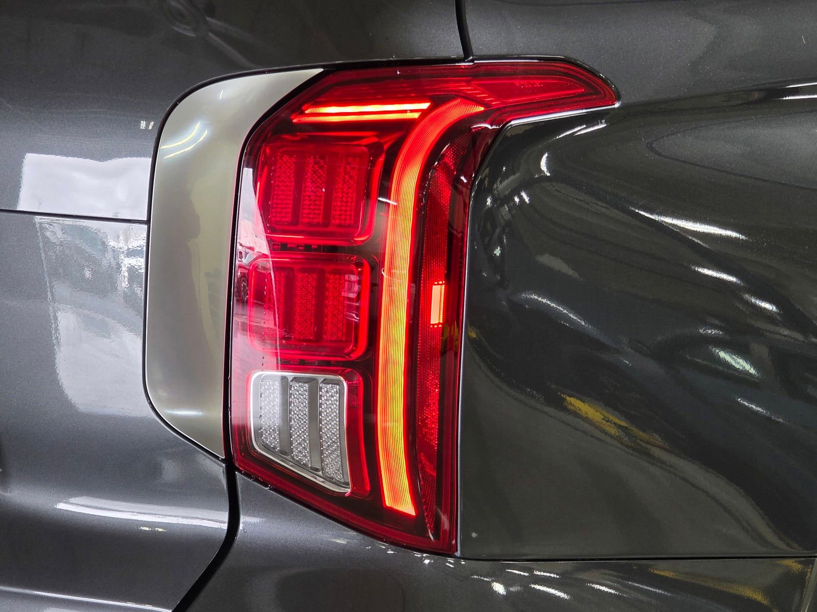 Used 2023 Hyundai Palisade Limited image 11