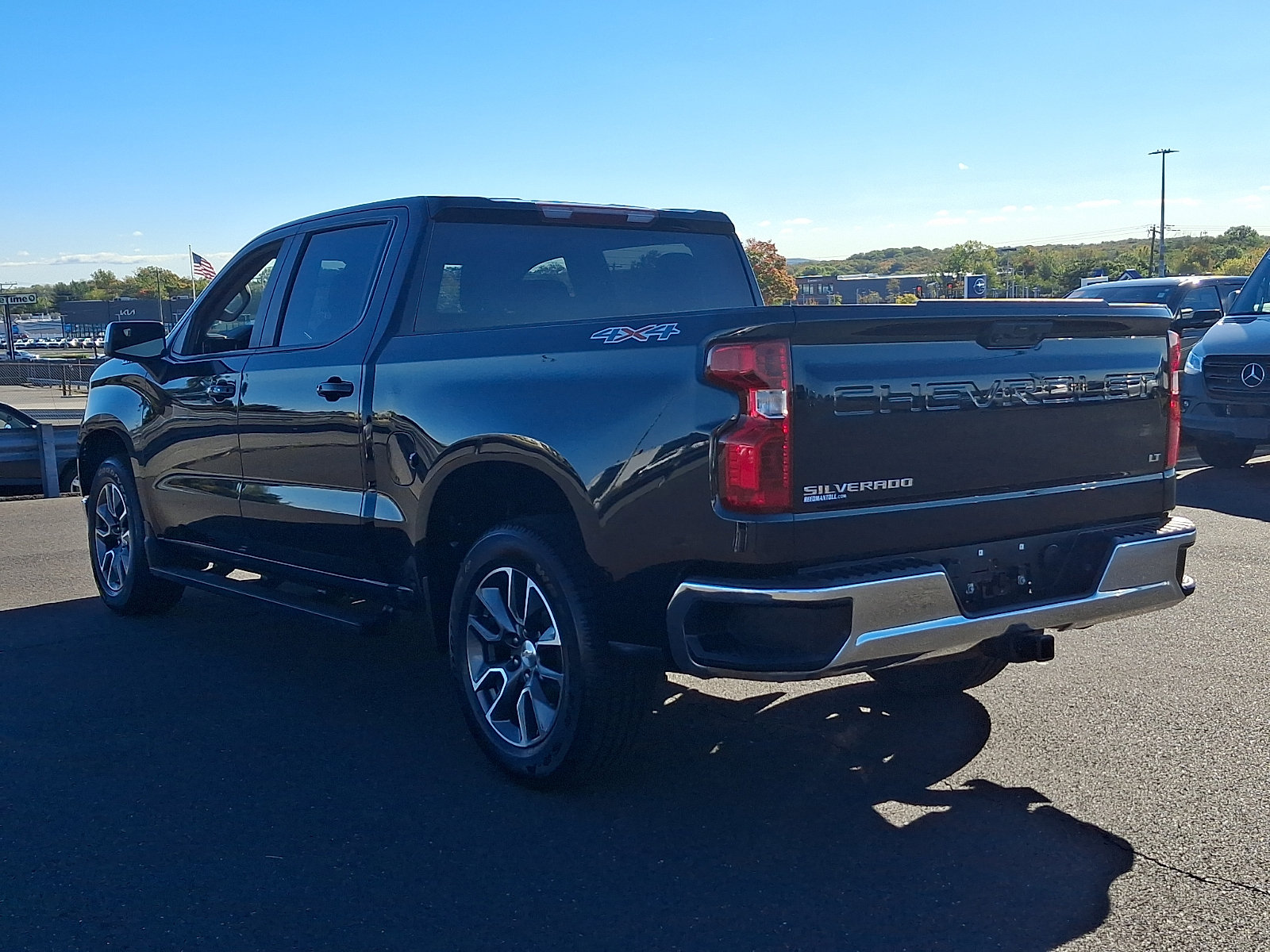 Used 2022 Chevrolet Silverado 1500 LT AWD/4WD image 4