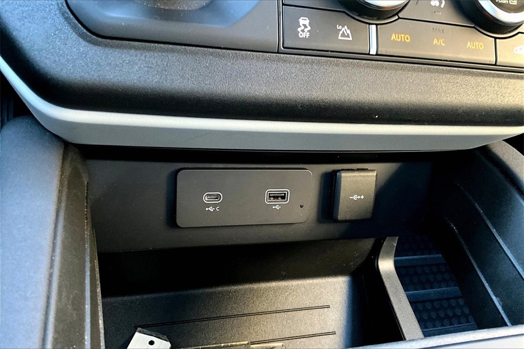 Used 2023 Land Rover Defender 110 S image 16