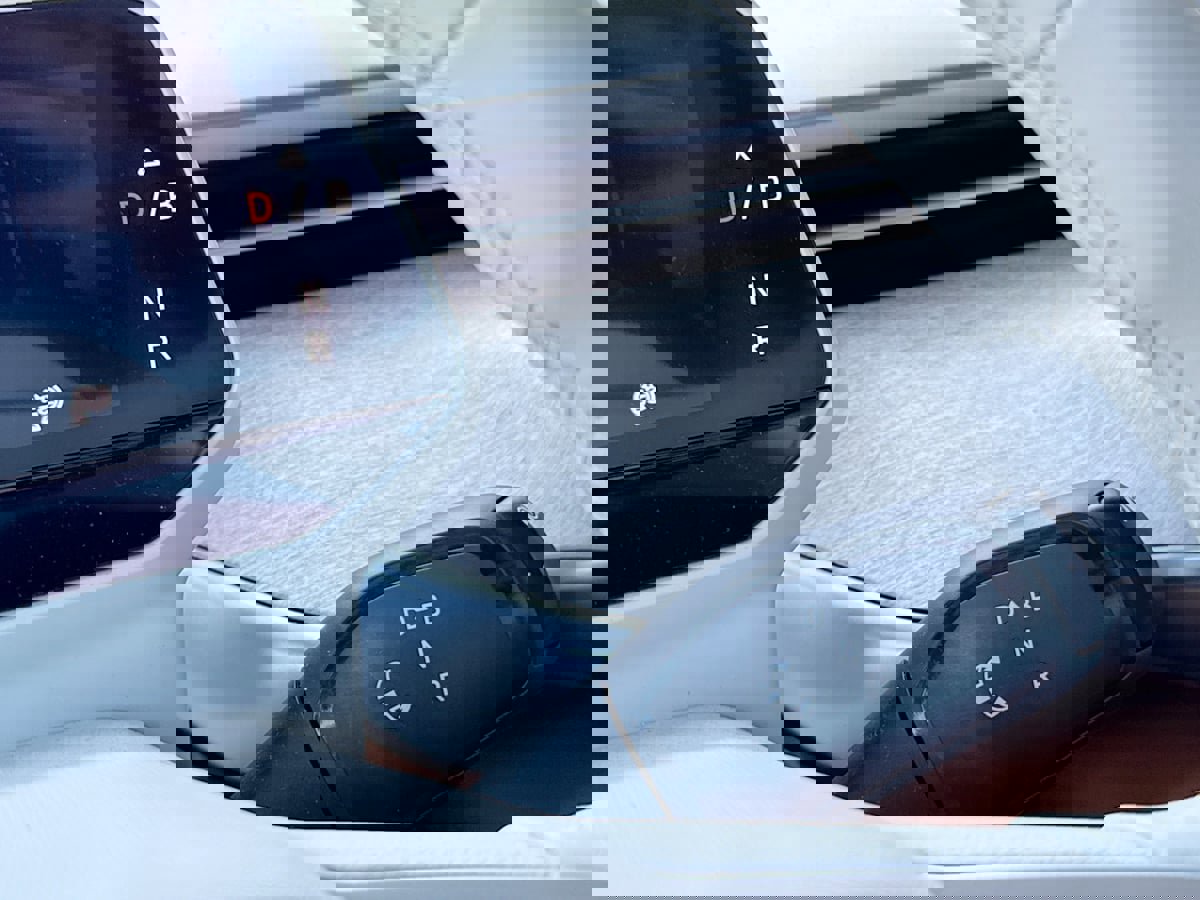 Used 2025 Volkswagen ID. Buzz 1st Edition image 17