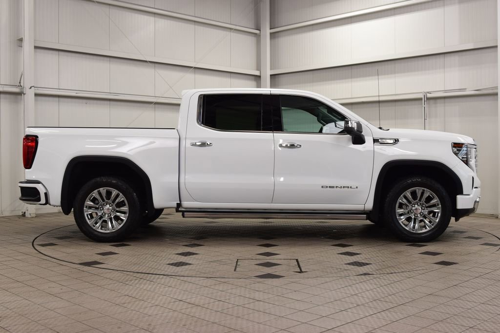 Used 2023 GMC Sierra 1500 Denali w/ Technology Package AWD/4WD image 9