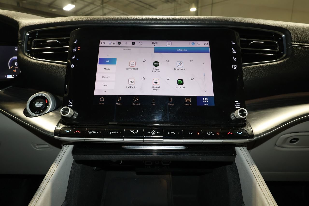 Used 2023 Jeep Wagoneer Series III w/ Premium Group I image 17