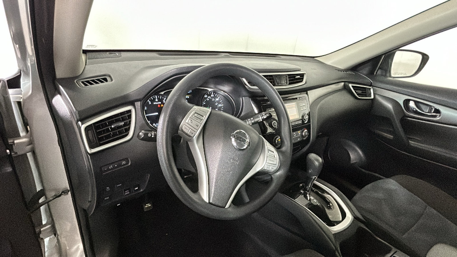 Used 2016 Nissan Rogue S AWD/4WD image 17