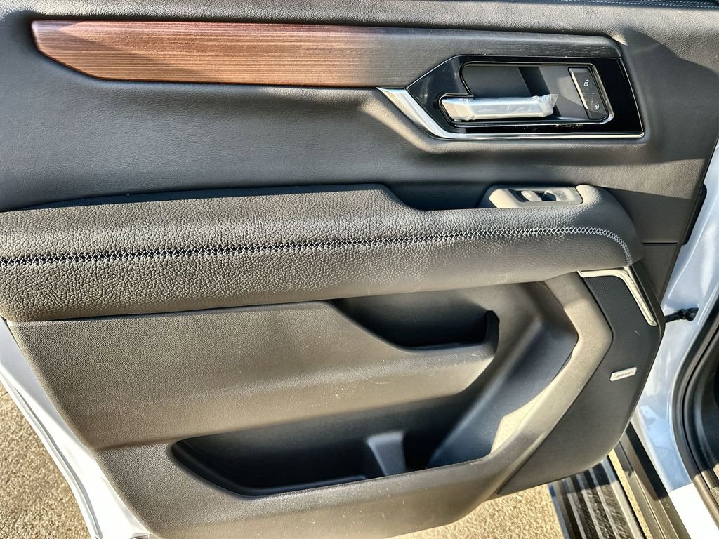 Used 2026 GMC Yukon XL Denali w/ Denali Reserve Package image 15