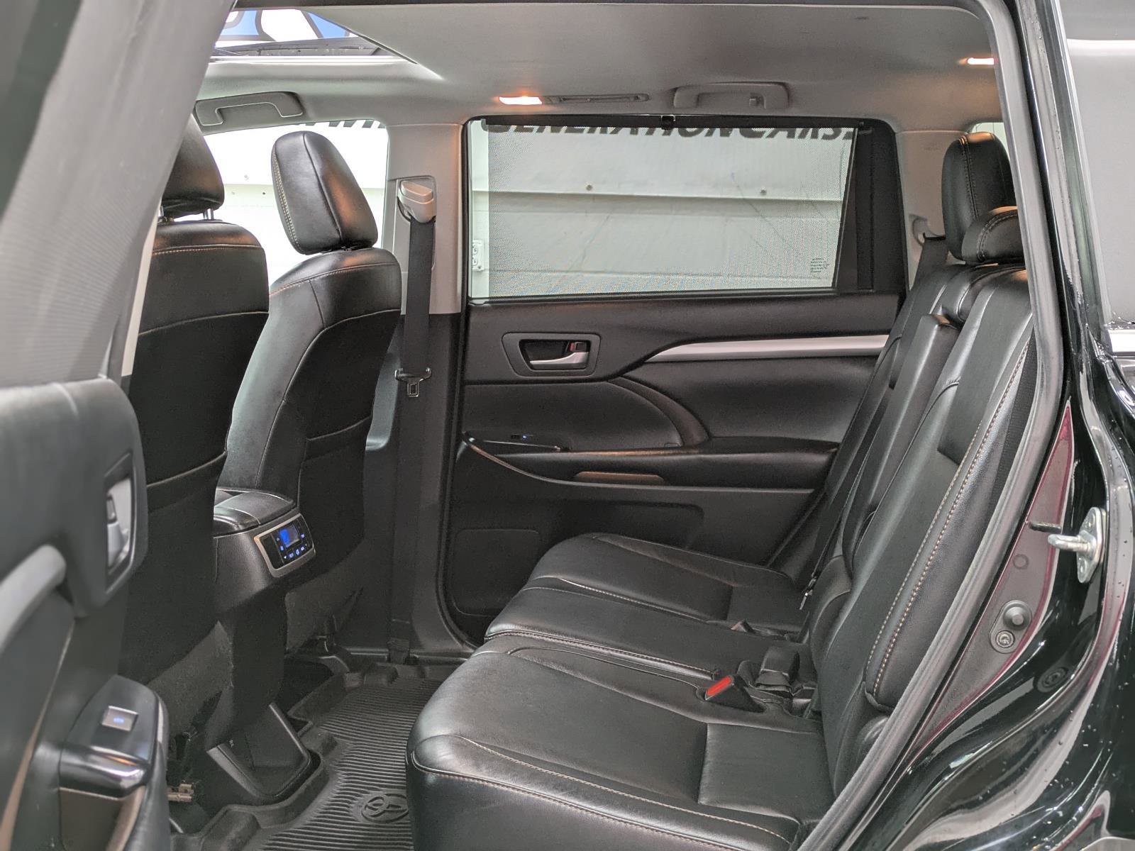 Used 2018 Toyota Highlander XLE image 24