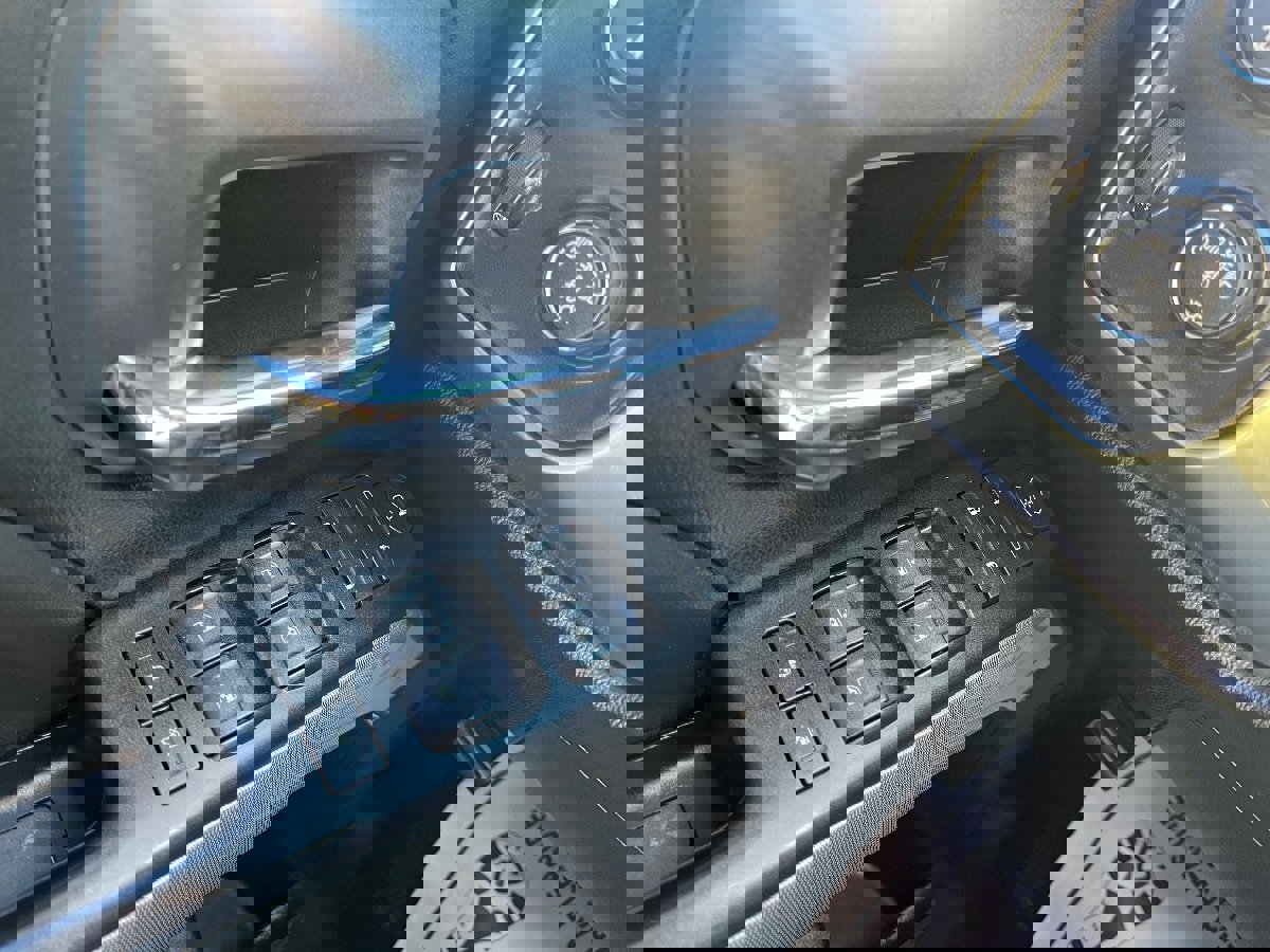 Used 2018 Chevrolet Silverado 1500 LT w/ All Star Edition AWD/4WD image 21