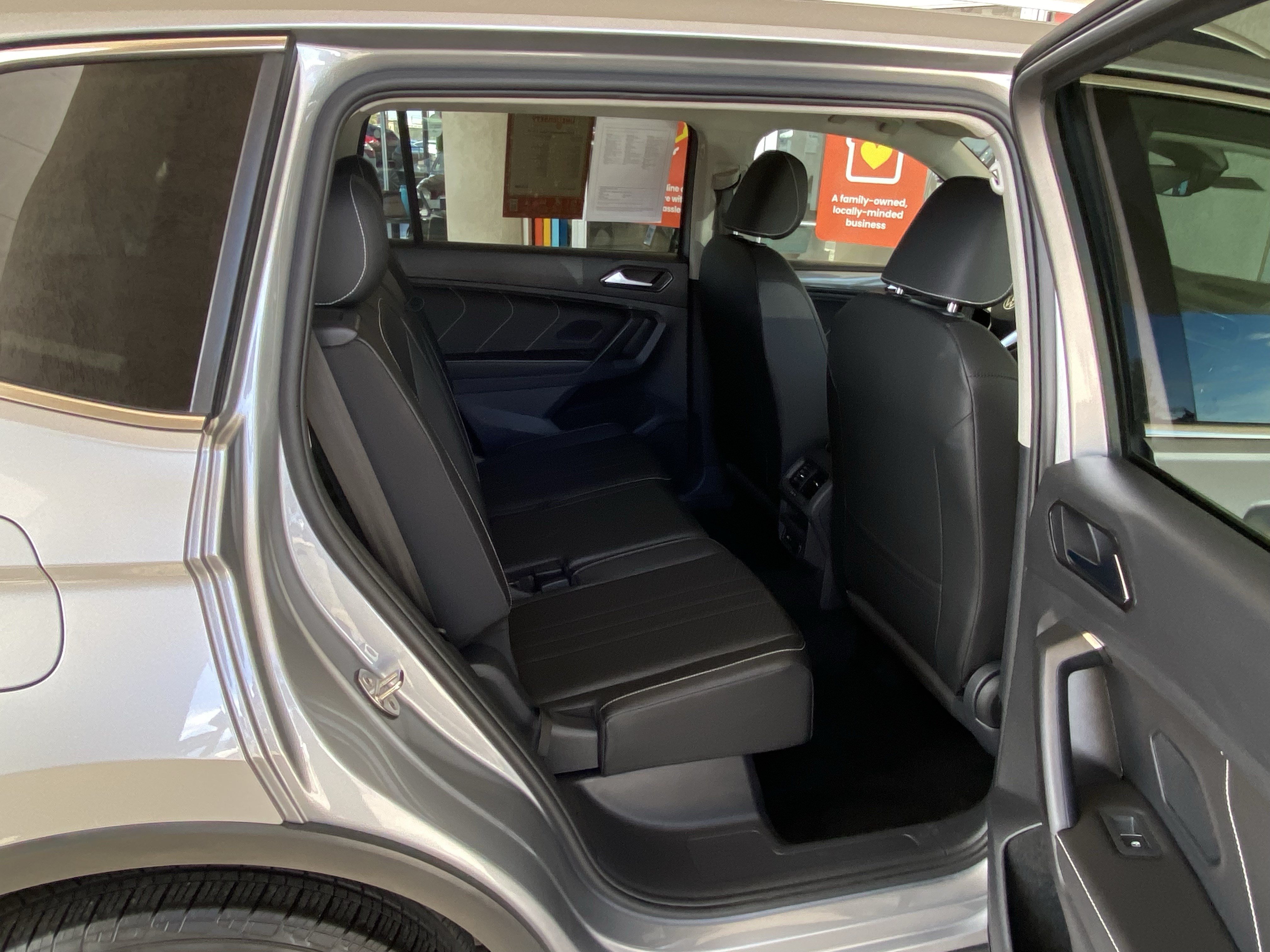 Certified 2023 Volkswagen Tiguan SE FWD image 38