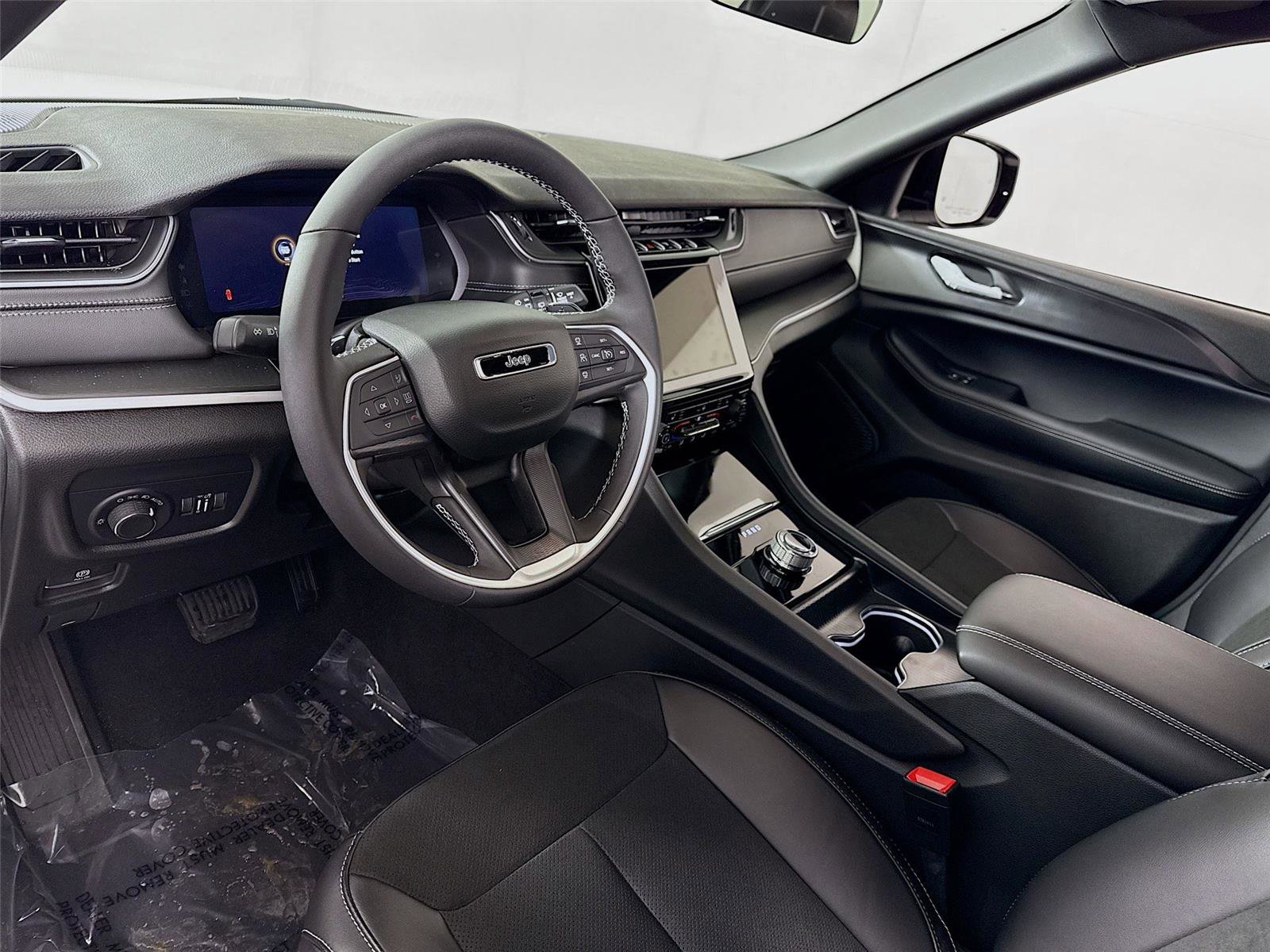 New 2025 Jeep Grand Cherokee Altitude image 4