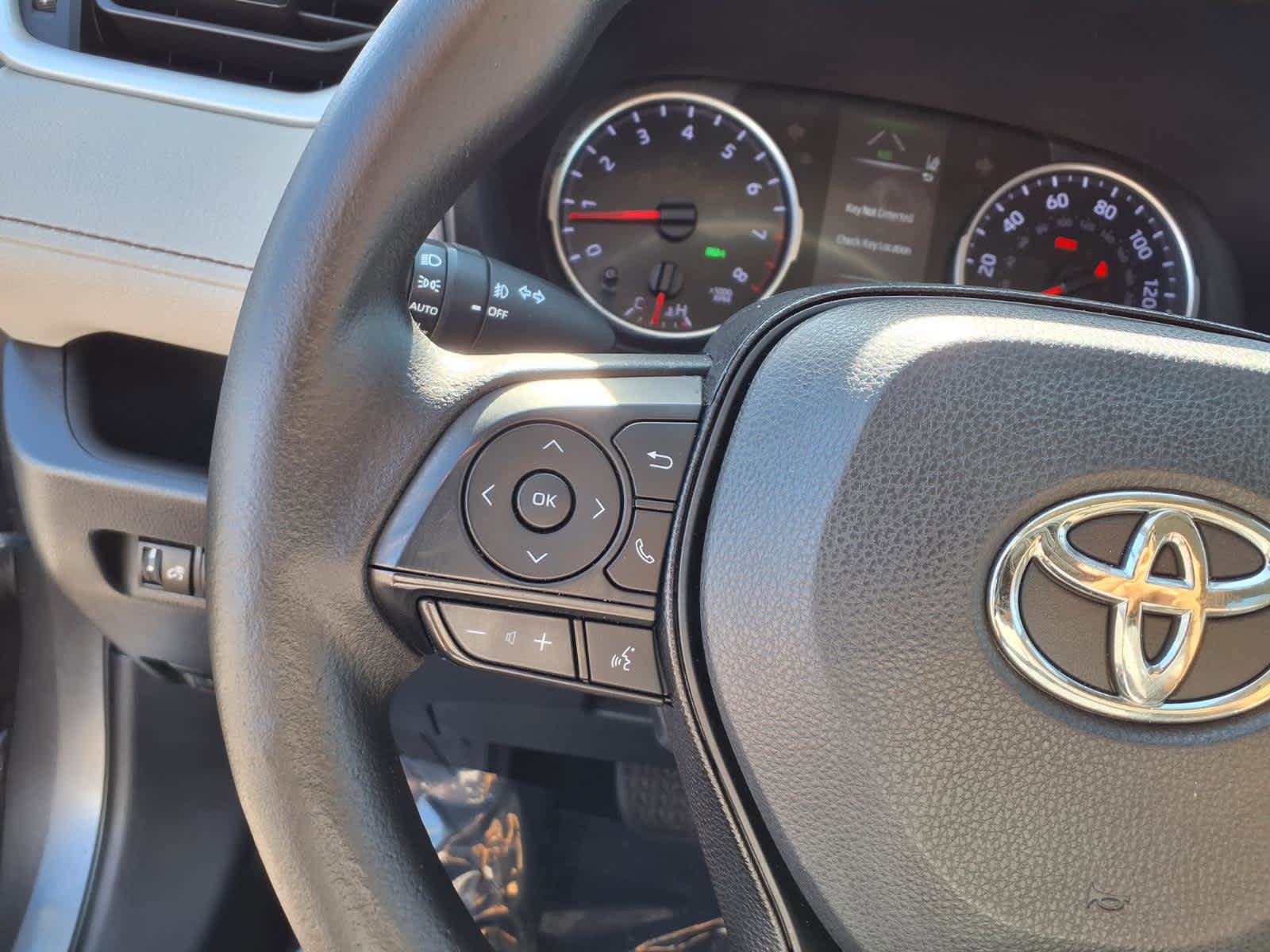 Used 2020 Toyota RAV4 XLE FWD image 20