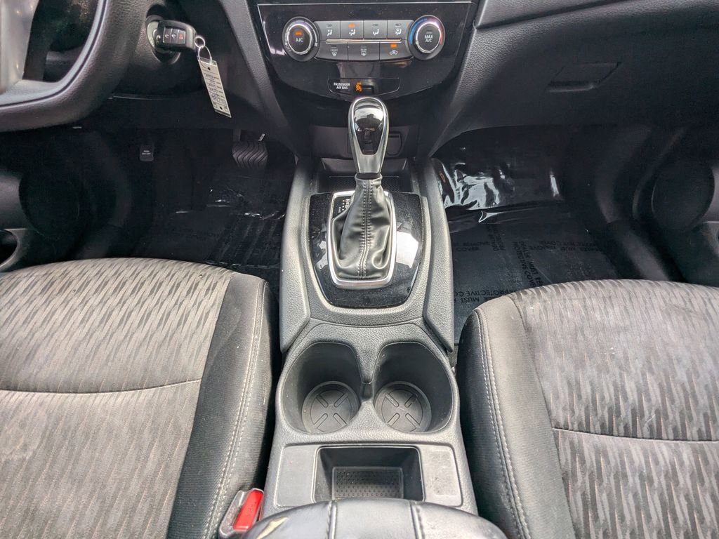 Used 2020 Nissan Rogue S image 19