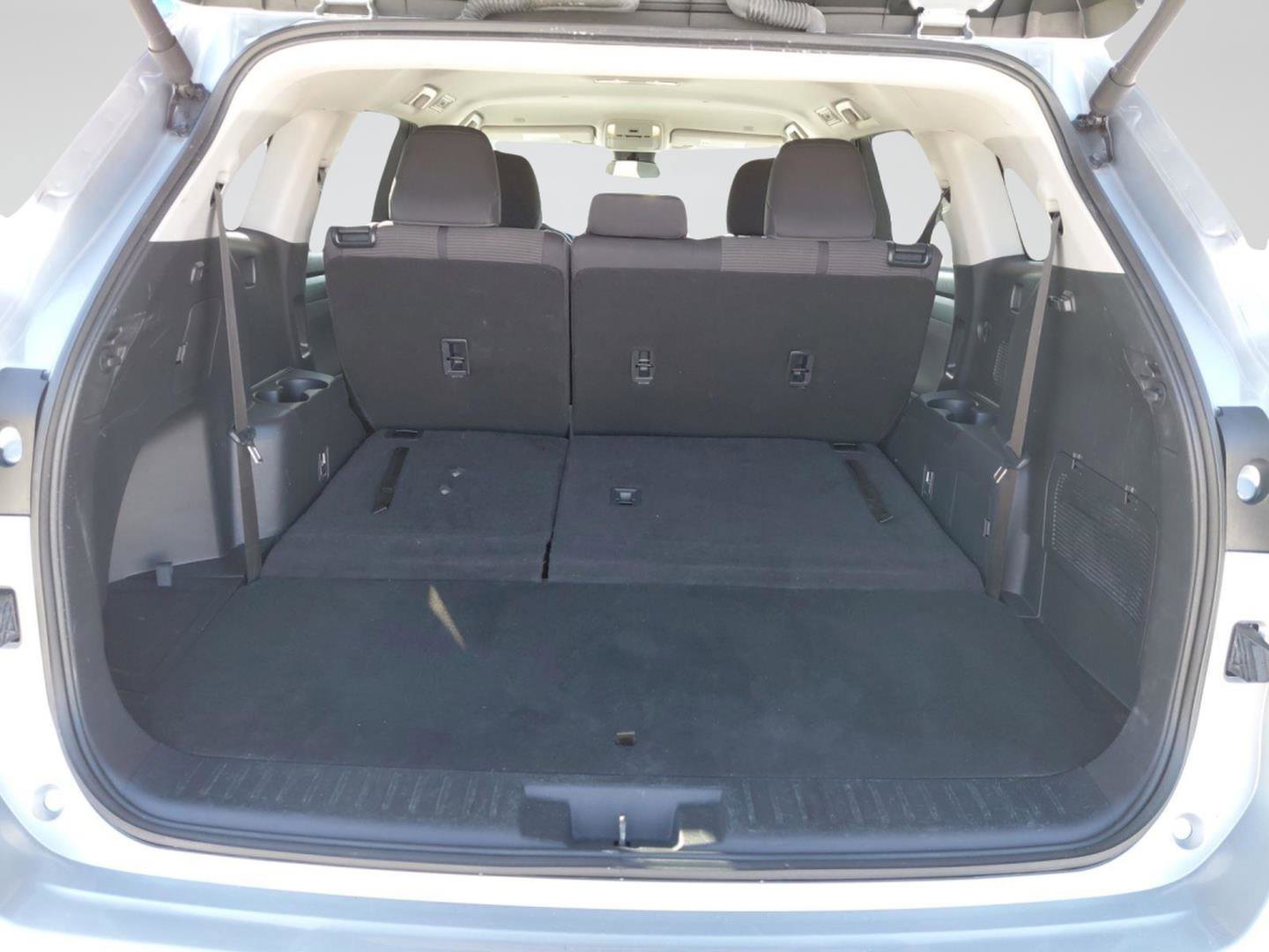 Used 2024 Toyota Highlander LE image 26