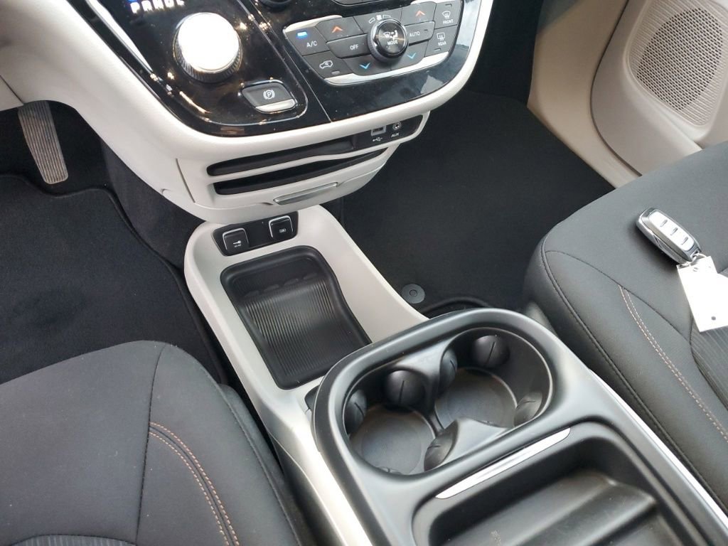 Used 2018 Chrysler Pacifica Touring Plus image 24