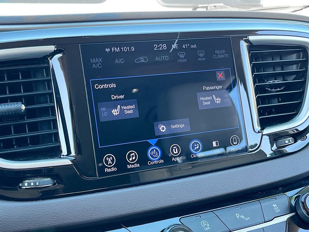 Used 2017 Chrysler Pacifica Touring-L image 18