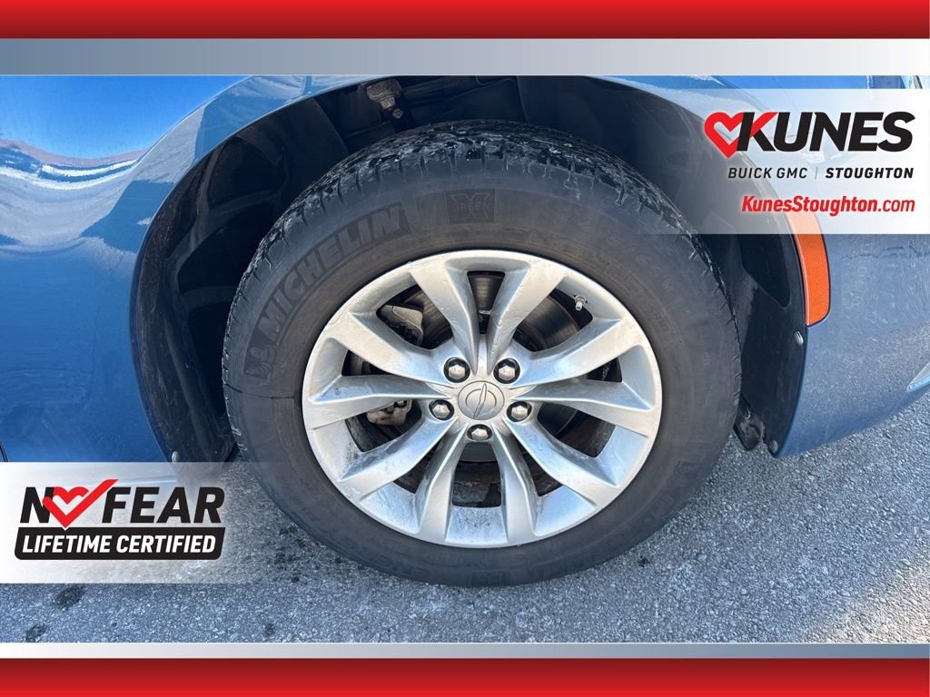 Used 2022 Chrysler 300 Touring image 15