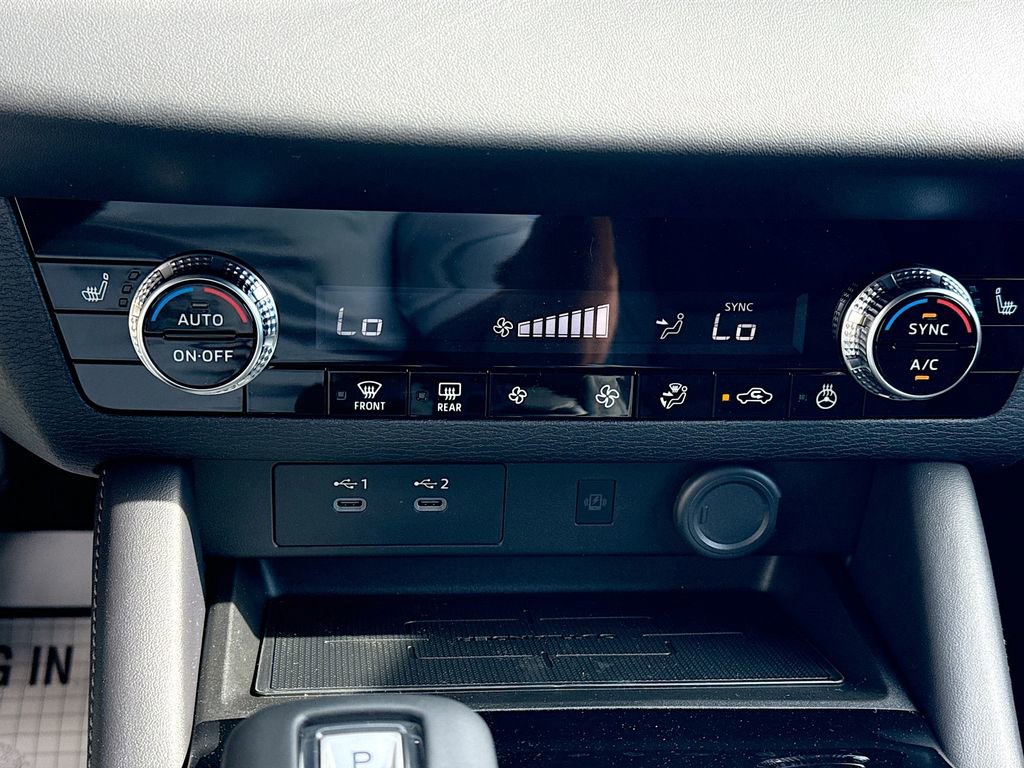 New 2026 Mitsubishi Outlander LE FWD image 14