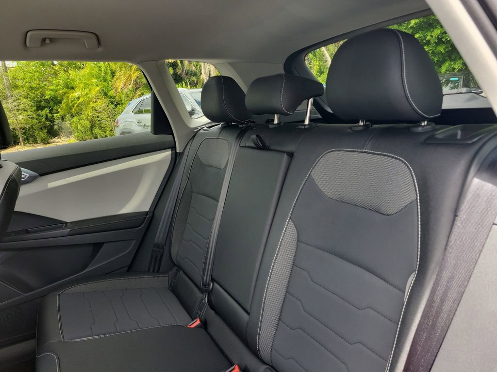 New 2026 Volkswagen Taos SE image 7