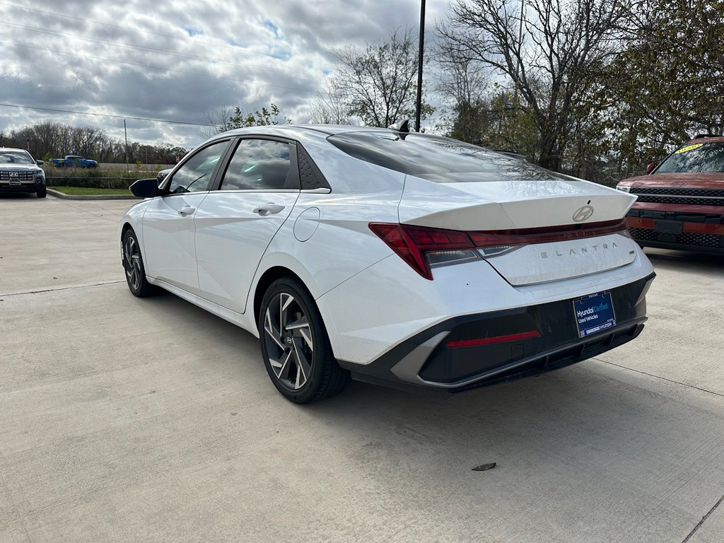 Used 2024 Hyundai Elantra Limited image 7