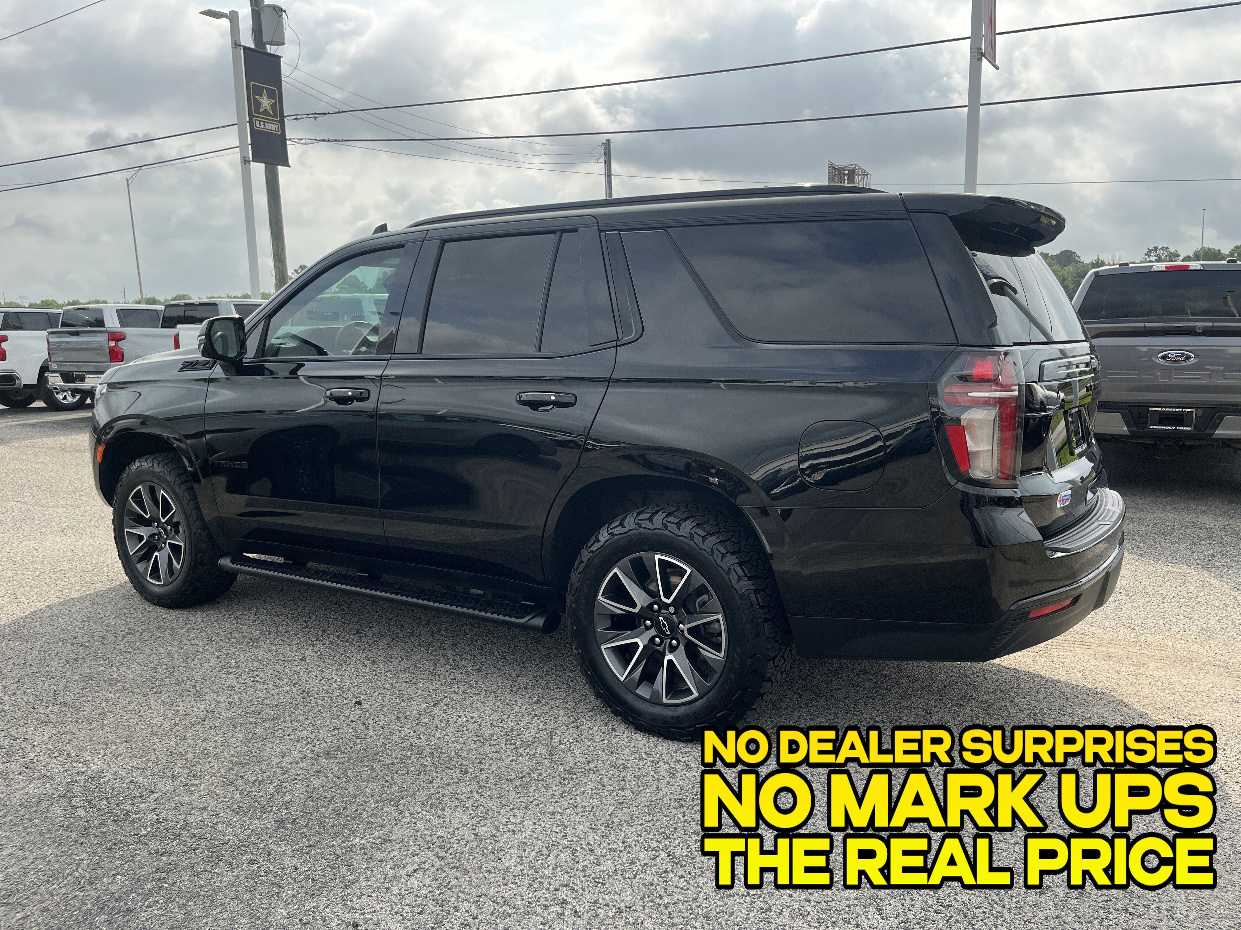 Used 2023 Chevrolet Tahoe Z71 w/ Luxury Package AWD/4WD image 6