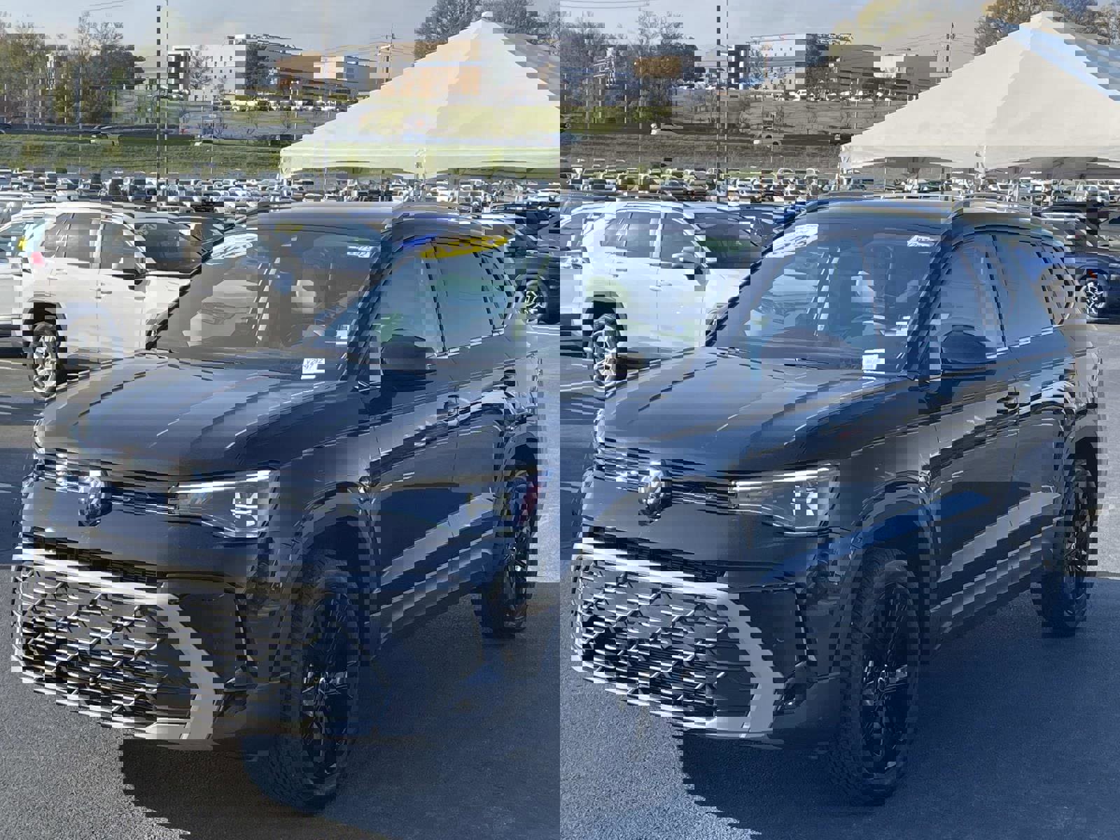 Certified 2025 Volkswagen Taos SE w/ Black Wheel Package FWD image 3