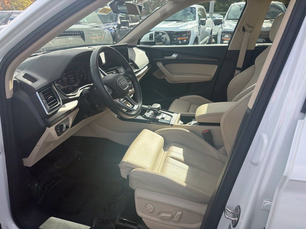Used 2024 Audi Q5 e Premium Plus w/ Premium Plus Package AWD/4WD image 12