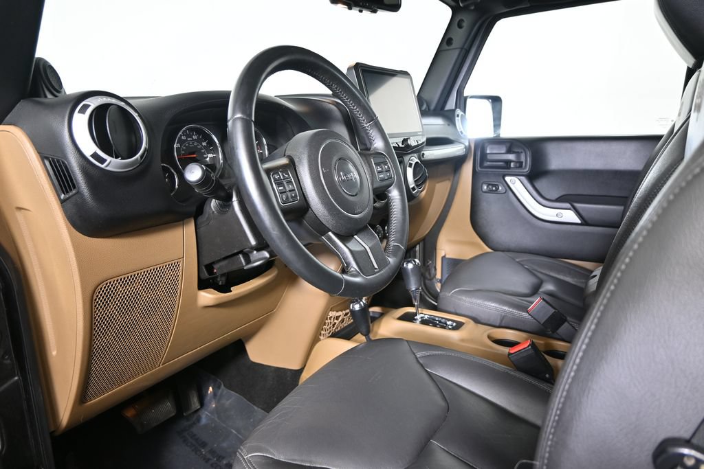 Used 2014 Jeep Wrangler Unlimited Sahara w/ Connectivity Group AWD/4WD image 22