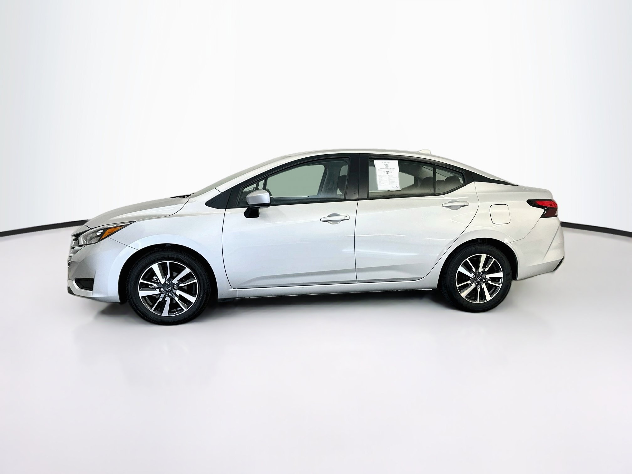 Used 2025 Nissan Versa SV FWD image 4