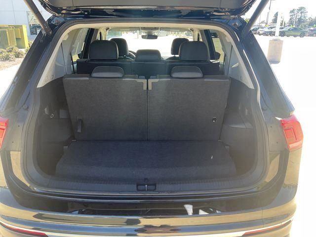 Used 2024 Volkswagen Tiguan SE image 15