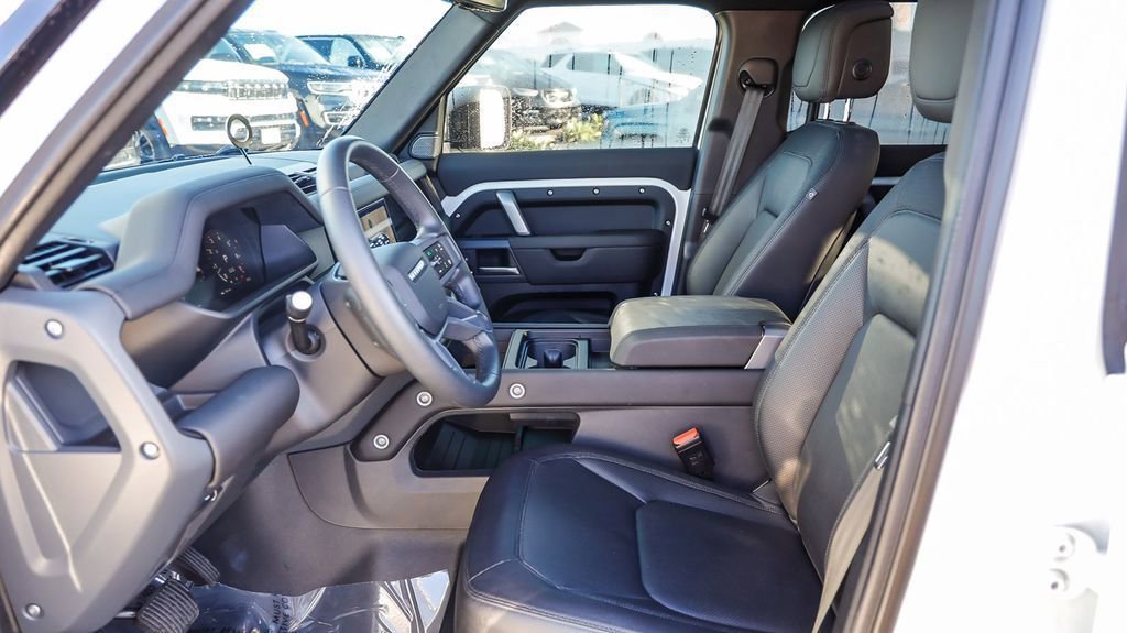 Used 2024 Land Rover Defender 110 X-Dynamic SE image 19