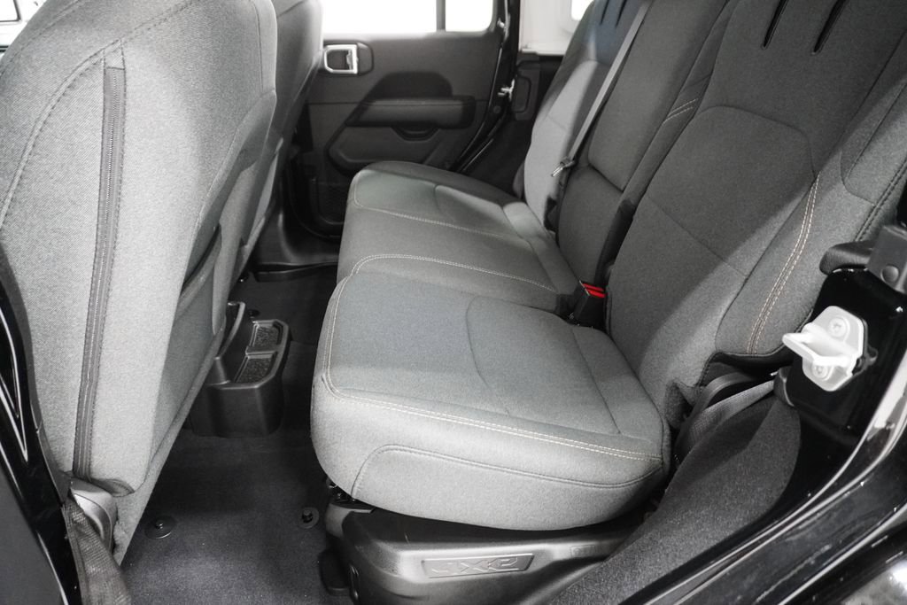 Certified 2025 Jeep Wrangler Unlimited Sahara w/ Safety Group image 16