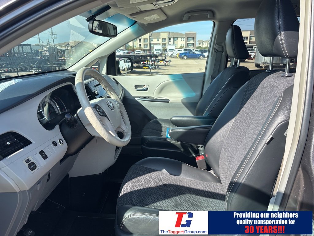 Used 2012 Toyota Sienna SE image 15