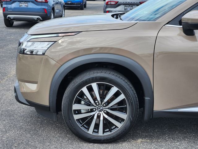 Used 2023 Nissan Pathfinder Platinum w/ Cargo Package image 8