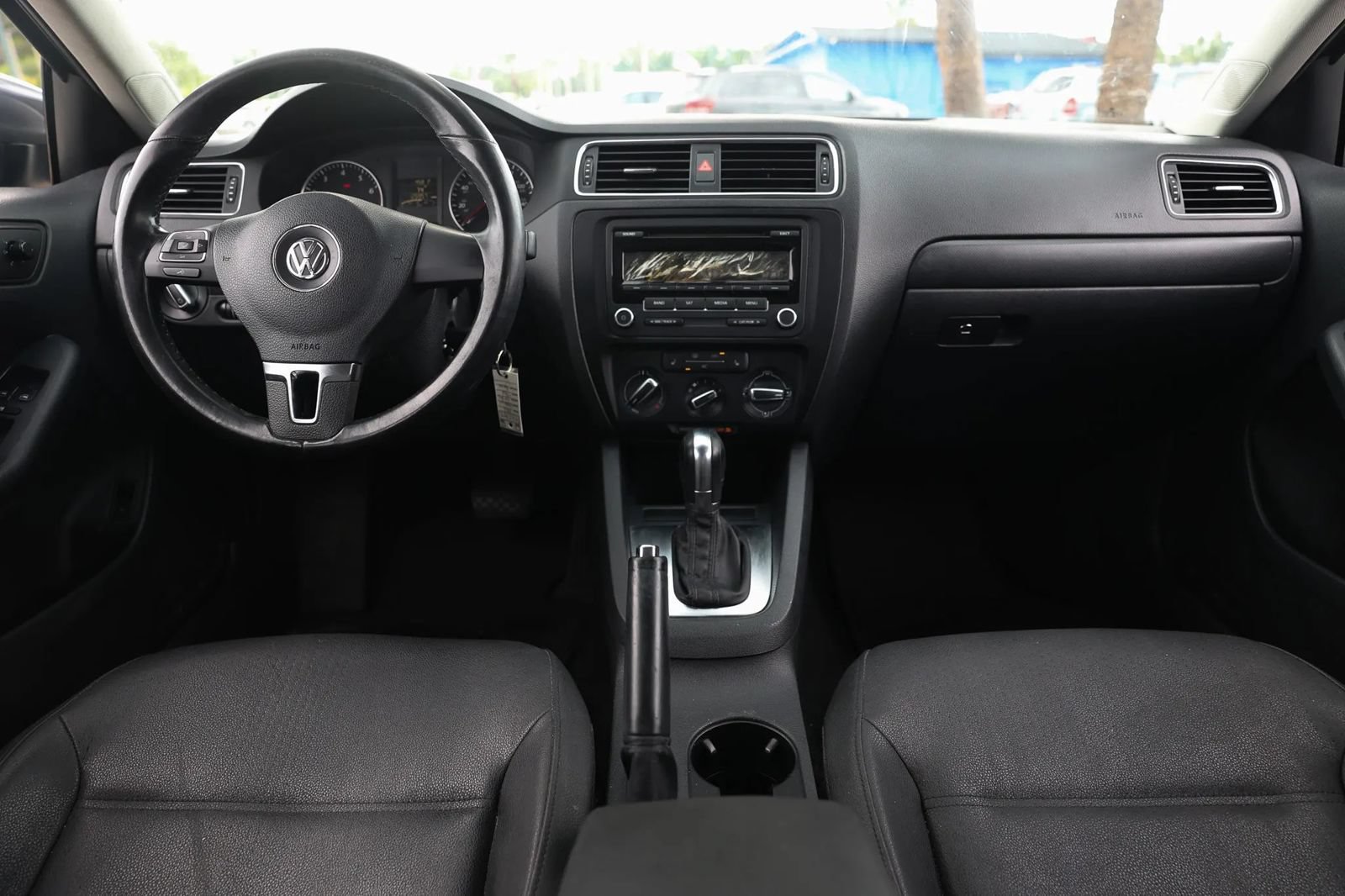 Used 2012 Volkswagen Jetta SE FWD image 2