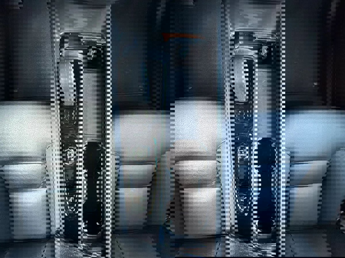 Used 2022 Volvo XC60 B5 Momentum image 50