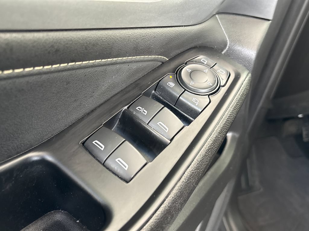 Used 2023 Chevrolet Traverse LT w/ LT Premium Package AWD/4WD image 16