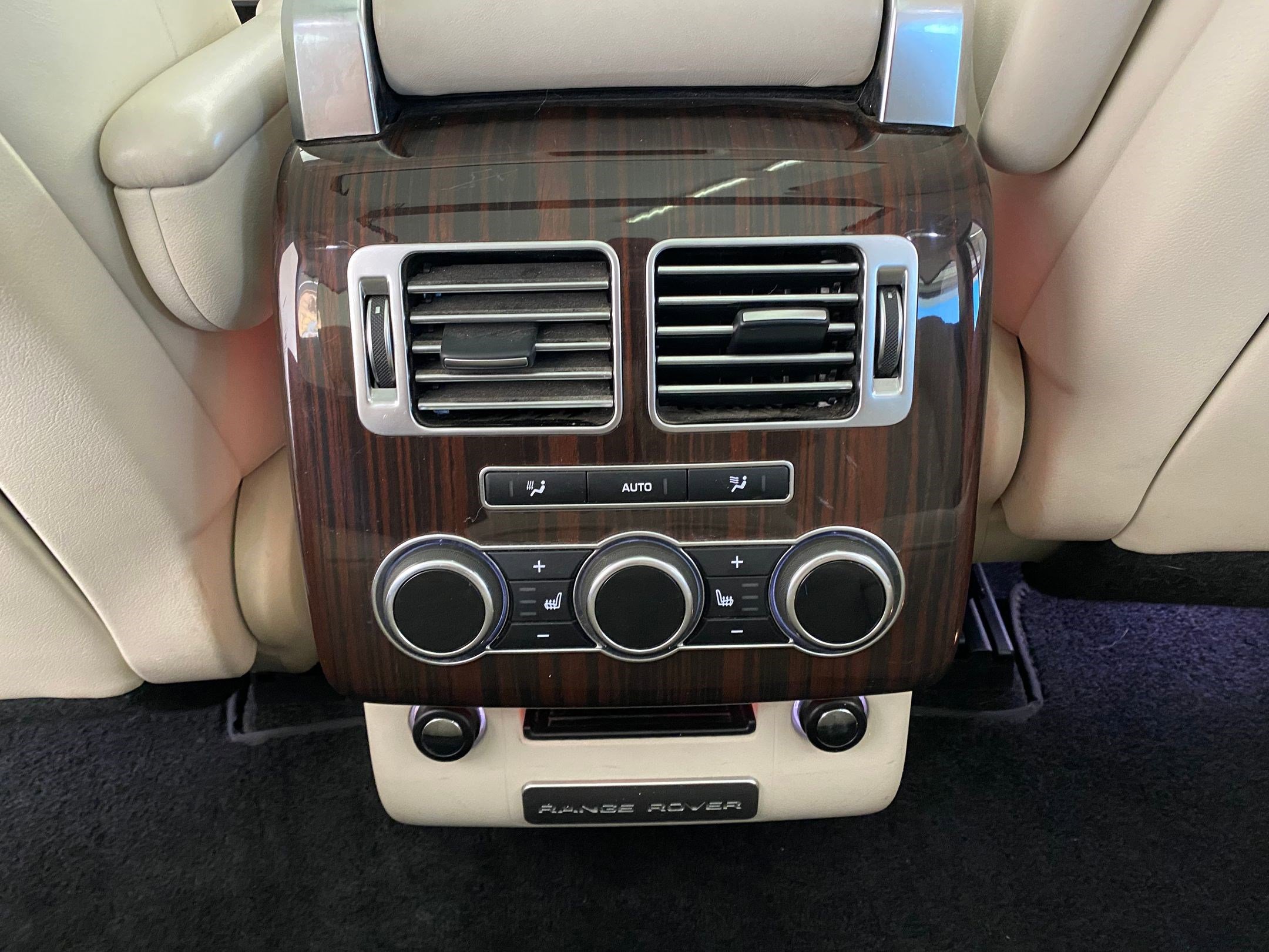 Used 2014 Land Rover Range Rover Supercharged image 29