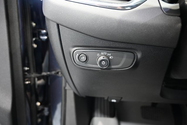 Used 2018 Chevrolet Equinox LT image 23