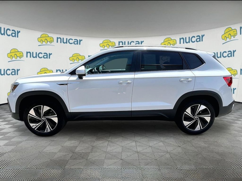 Used 2023 Volkswagen Taos SE w/ Panoramic Sunroof Package AWD/4WD image 3